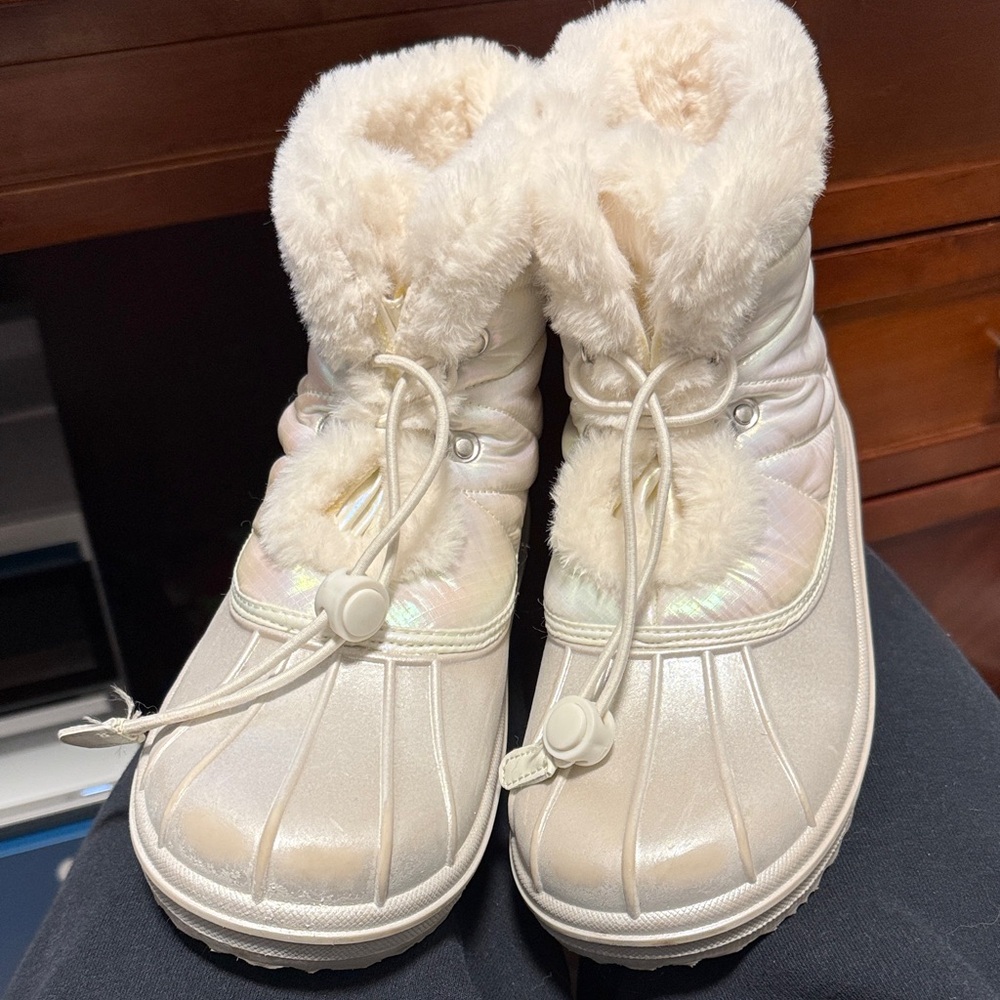 The Children's Place Iridescent White Kids Boots